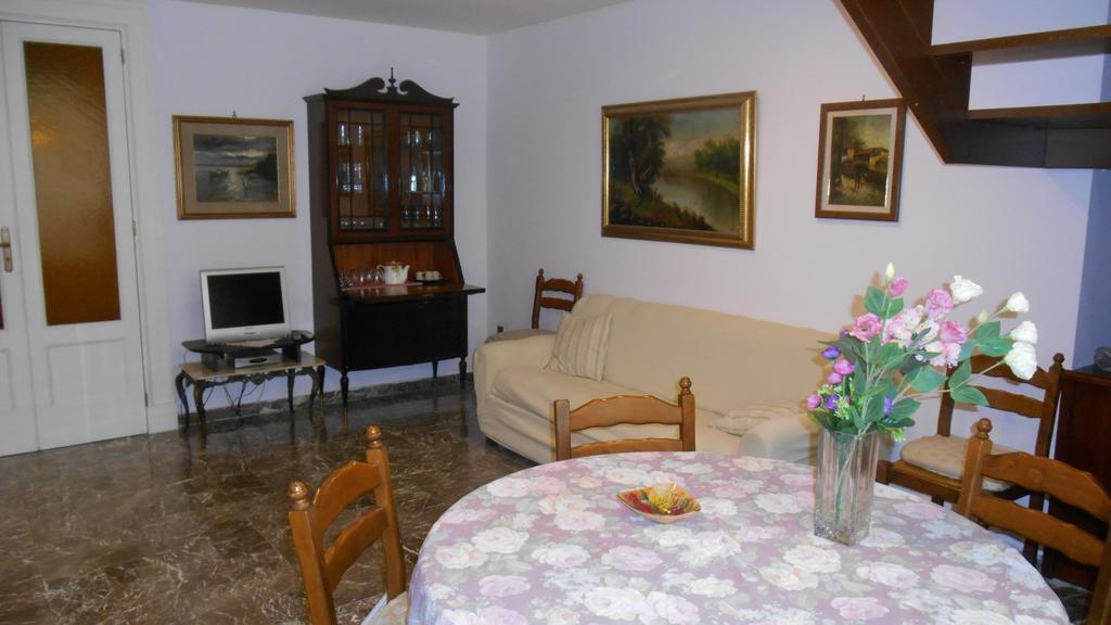 Apartamento Casa Sannazzaro Nápoles Habitación foto