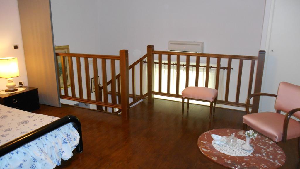Apartamento Casa Sannazzaro Nápoles Habitación foto