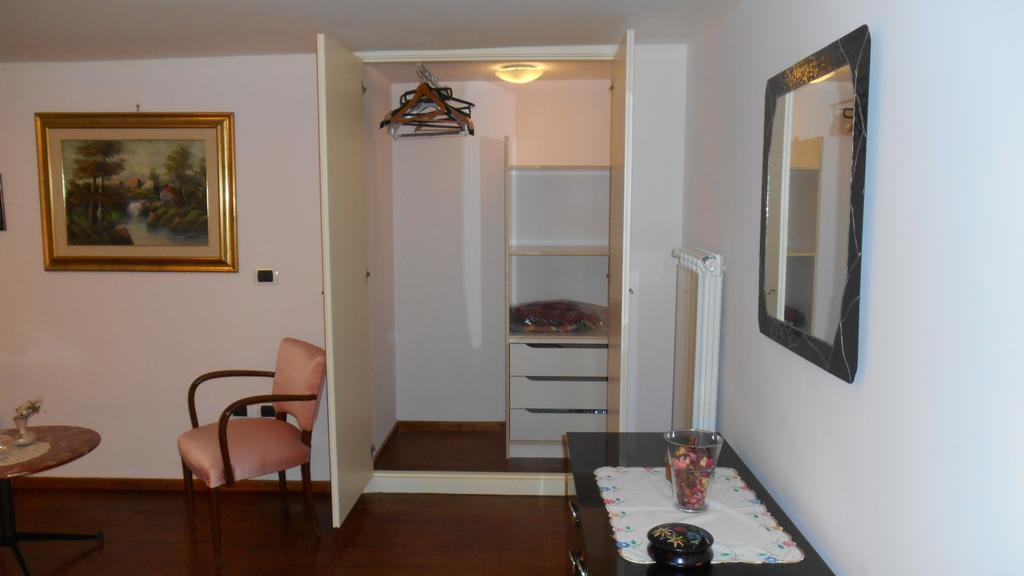 Apartamento Casa Sannazzaro Nápoles Habitación foto