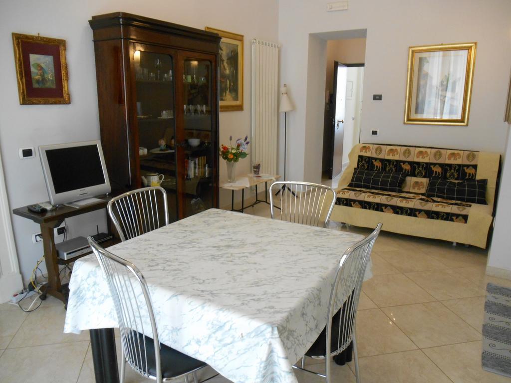Apartamento Casa Sannazzaro Nápoles Habitación foto